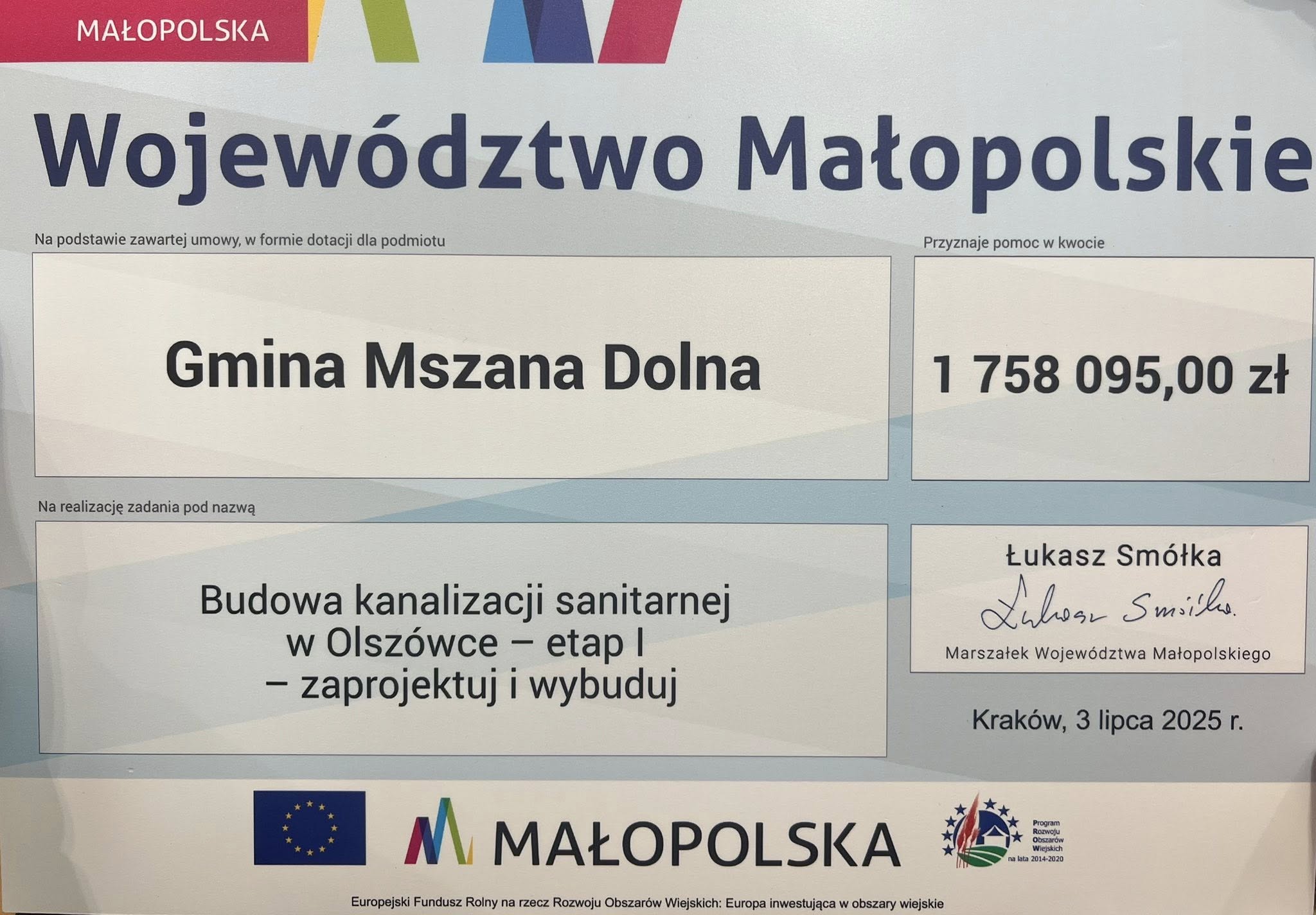 Zdjęcie przedstawiające promesę z logiem województwa Małopolskiego